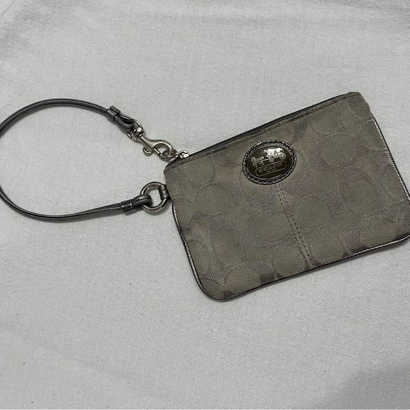 Coach wristlet - Picture 4 of 6